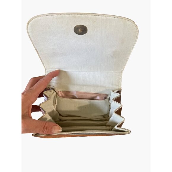 Vintage Silver Metallic Small Handbag With Accordion Sides & Top Handle - Picture 4 of 4